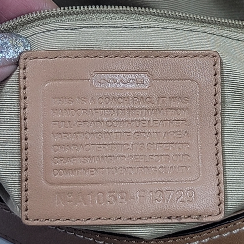 COACH WOMEN WHITE AND TAN BAG - Picture 6 of 9